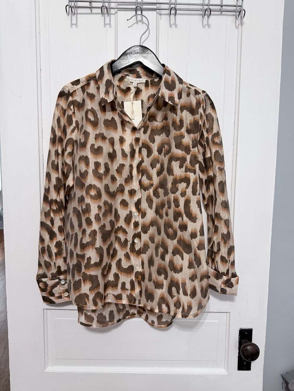 Lucky & Coco Leopard Print Button-Down Long Sleeve Blouse M